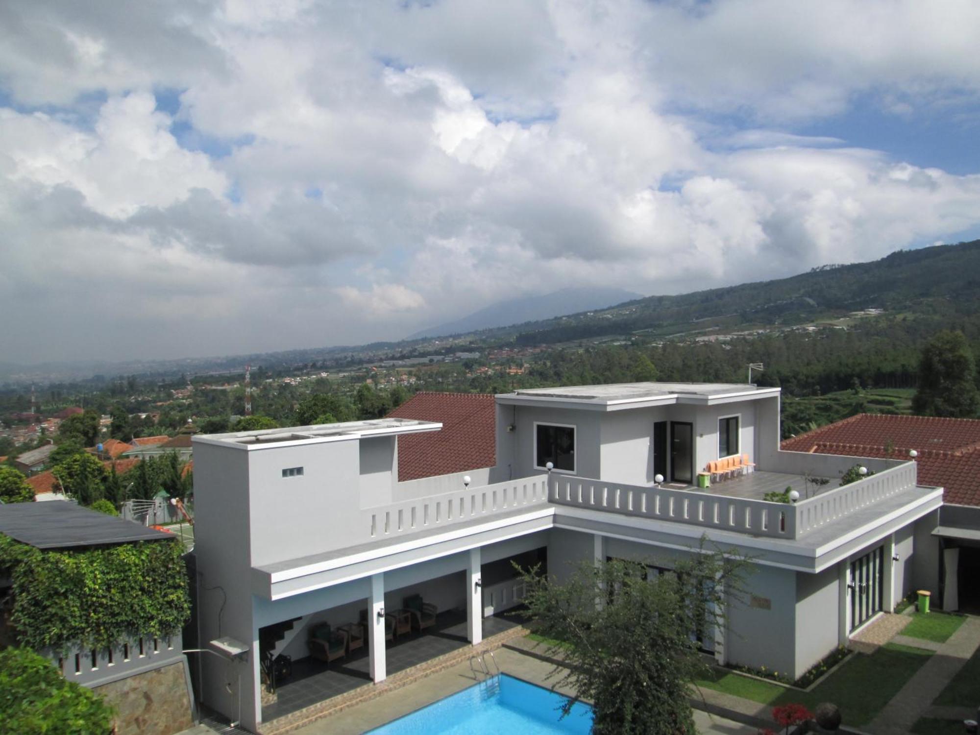 Osmond Villa Resort Lembang Exterior foto